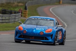 S1-Renault-celebre-a-Dieppe-les-60-ans-d-Alpine-un-rassemblement-record-361263